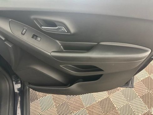 Used 2022 Chevrolet Trax LT w/ Driver Confidence Package AWD/4WD image 19