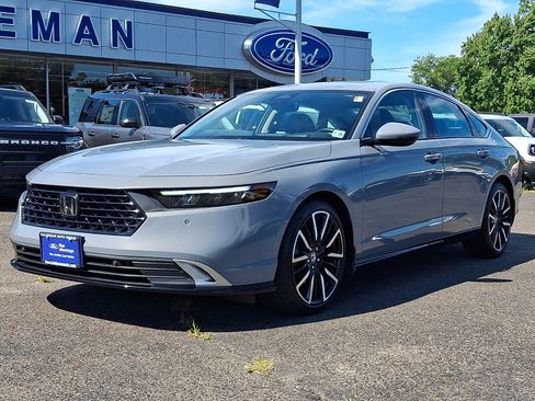Used 2023 Honda Accord Touring image 3