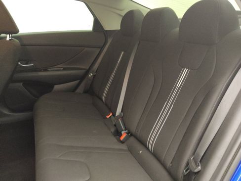Used 2023 Hyundai Elantra SEL w/ Convenience Package FWD image 18