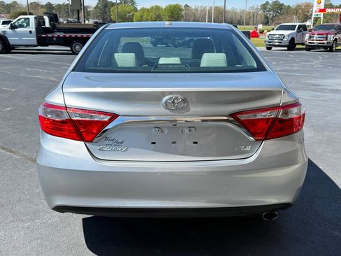 Used 2015 Toyota Camry XLE image 4