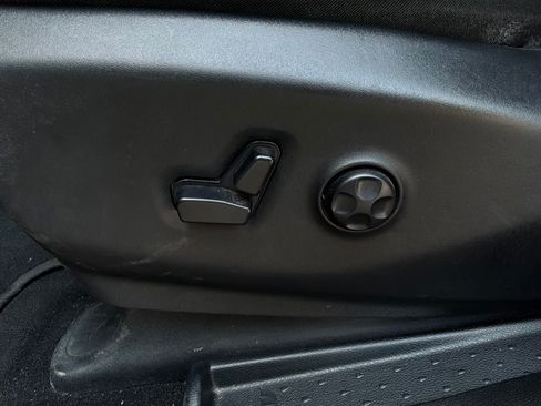 Used 2025 Chrysler Pacifica Select FWD image 11