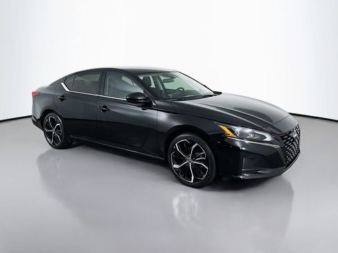 Used 2024 Nissan Altima 2.5 SR image 3