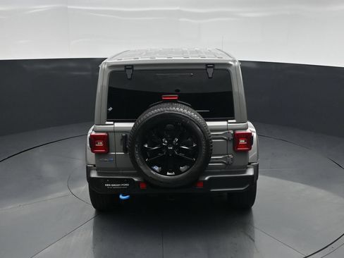 Used 2023 Jeep Wrangler Unlimited Sahara w/ Cold Weather Group AWD/4WD image 39
