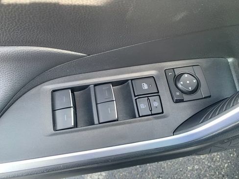 Used 2025 Toyota RAV4 XLE AWD/4WD image 13