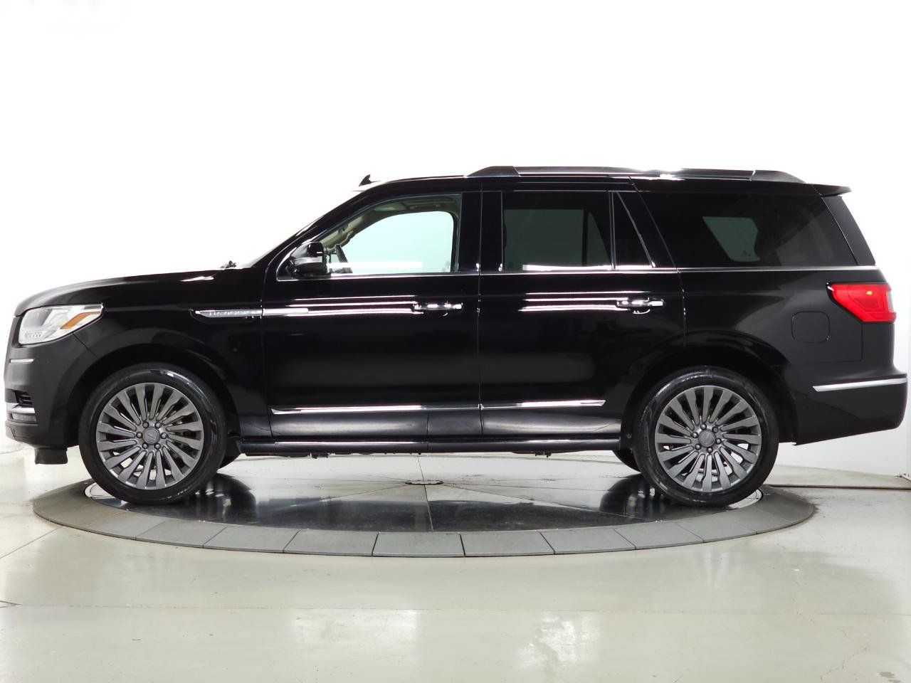 Used 2018 Lincoln Navigator Reserve w/ Technology Package AWD/4WD image 4