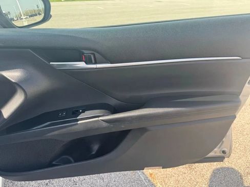Used 2018 Toyota Camry SE image 15