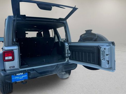 Used 2018 Jeep Wrangler Unlimited Sport S AWD/4WD image 40
