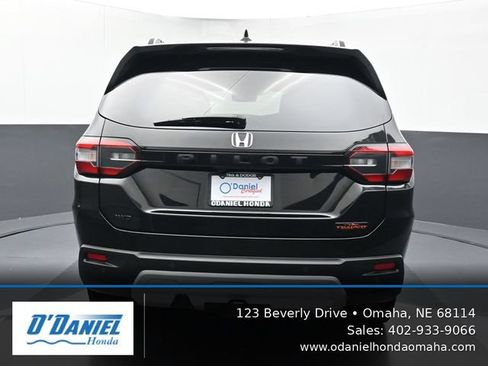 Used 2025 Honda Pilot TrailSport image 5