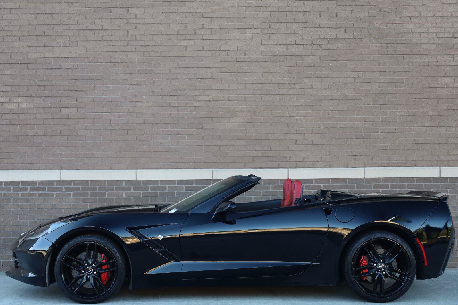 Used 2014 Chevrolet Corvette Stingray Convertible w/ 2LT Preferred Equipment Group RWD image 2