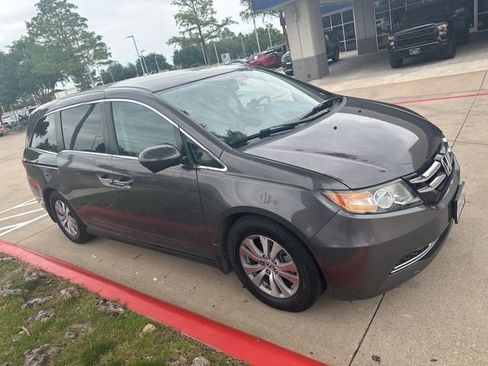 Used 2016 Honda Odyssey SE image 1