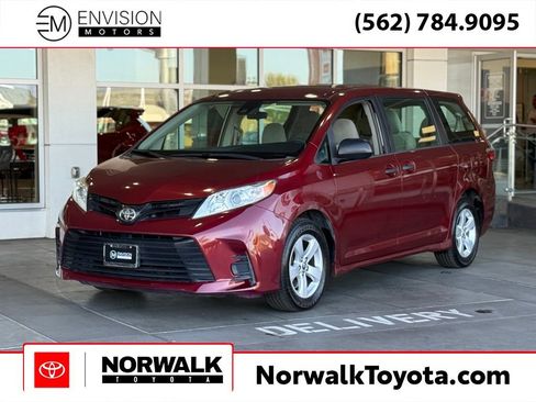 Used 2018 Toyota Sienna L image 1