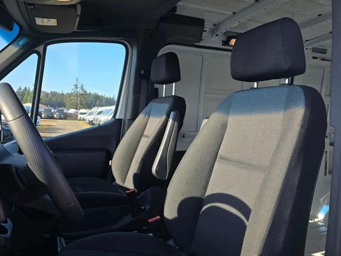 Used 2025 Mercedes-Benz Sprinter 2500 image 22