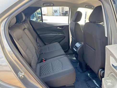 Used 2018 Chevrolet Equinox LT FWD image 32