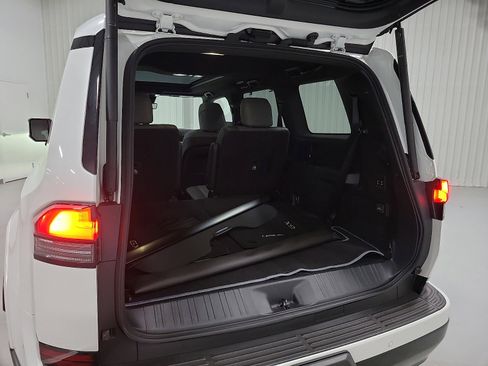 Used 2024 Lexus GX 550 w/ Cold Area Package image 7