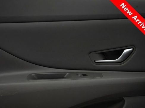 Used 2023 Hyundai Elantra SEL w/ Convenience Package image 18