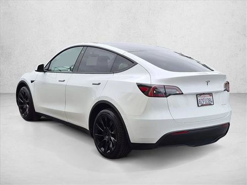 Used 2021 Tesla Model Y Long Range AWD/4WD image 8