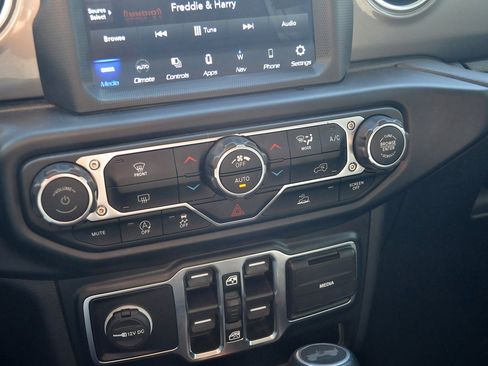 Used 2022 Jeep Wrangler Unlimited Sahara image 21