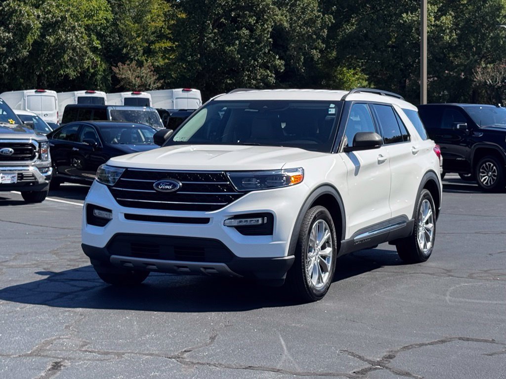 Used 2022 Ford Explorer XLT w/ Equipment Group 202A AWD/4WD image 2