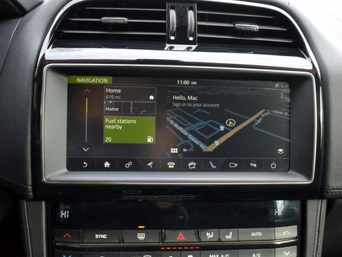 Used 2019 Jaguar F-PACE Prestige image 17