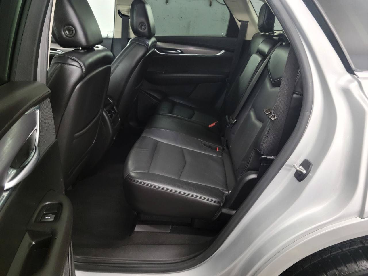 Used 2018 Cadillac XT5 Luxury w/ Driver Awareness Package AWD/4WD image 14
