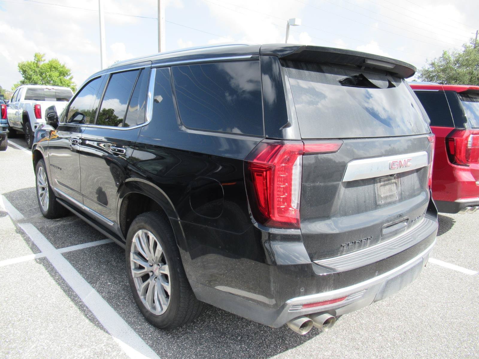 Used 2024 GMC Yukon Denali AWD/4WD image 3