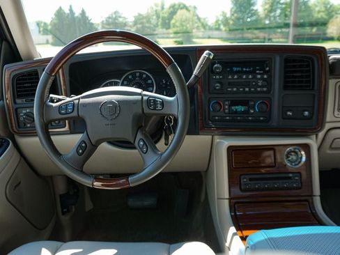 Used 2003 Cadillac Escalade AWD image 28