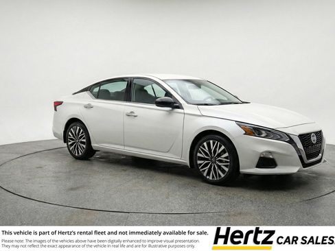 Used 2025 Nissan Altima 2.5 SV image 1