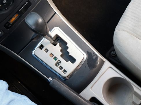 Used 2010 Toyota Corolla LE 4DR SEDAN image 32