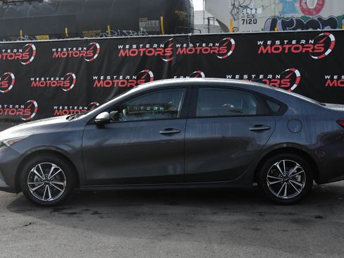 Used 2024 Kia Forte LXS image 4