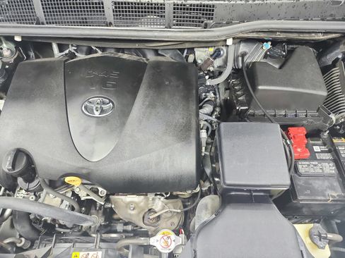 Used 2020 Toyota Sienna XLE Premium FWD image 18