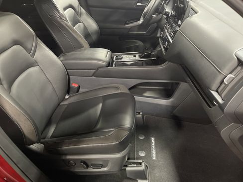 Used 2023 Nissan Pathfinder SL w/ Black Appearance Package image 12