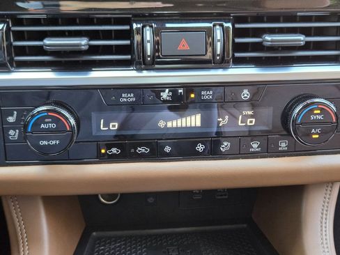 Used 2023 Nissan Pathfinder Platinum w/ Cargo Package image 21