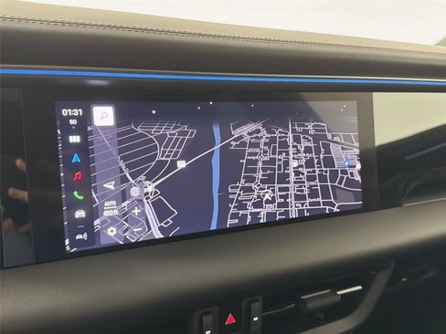 Certified 2025 Porsche Macan 4 Electric RWD image 22