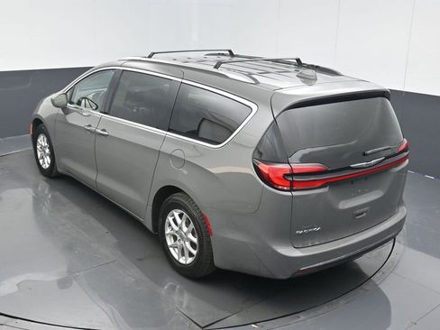 Used 2021 Chrysler Pacifica Touring-L image 18