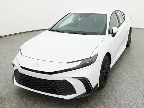 Used 2026 Toyota Camry SE FWD image 39