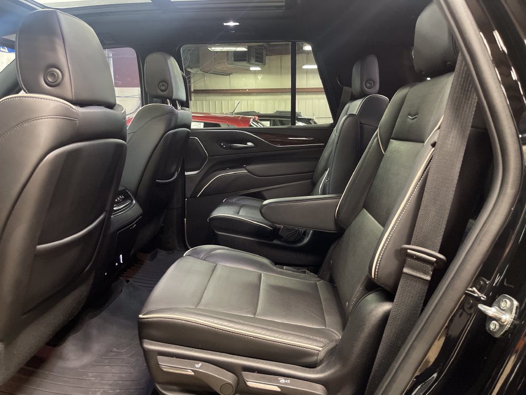 Used 2023 Cadillac Escalade Premium Luxury AWD/4WD image 21
