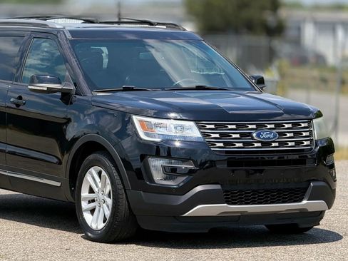 Used 2016 Ford Explorer XLT w/ Equipment Group 202A FWD image 15