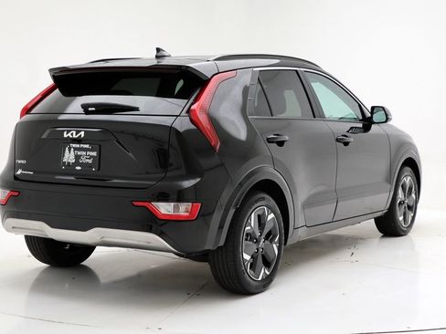 Used 2024 Kia Niro Wind w/ Wind Preserve Package FWD image 8