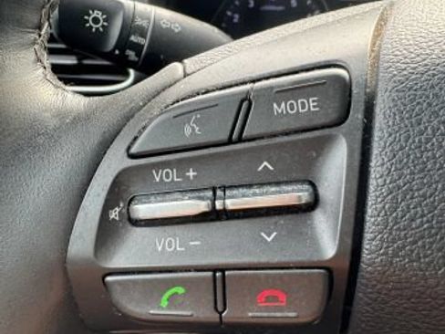 Used 2018 Hyundai Elantra GT w/ Tech Package 03 FWD image 9