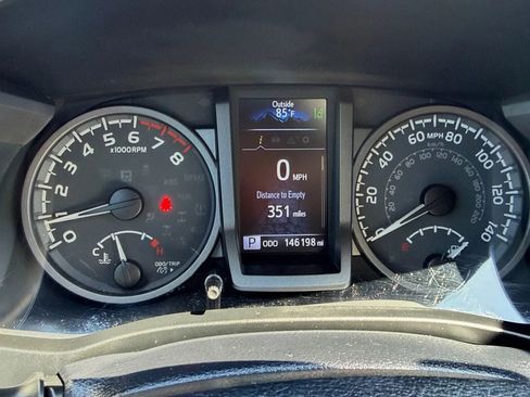 Used 2022 Toyota Tacoma TRD Sport w/ Technology Package image 16