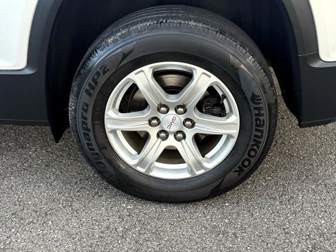 Used 2018 GMC Acadia SLE image 9