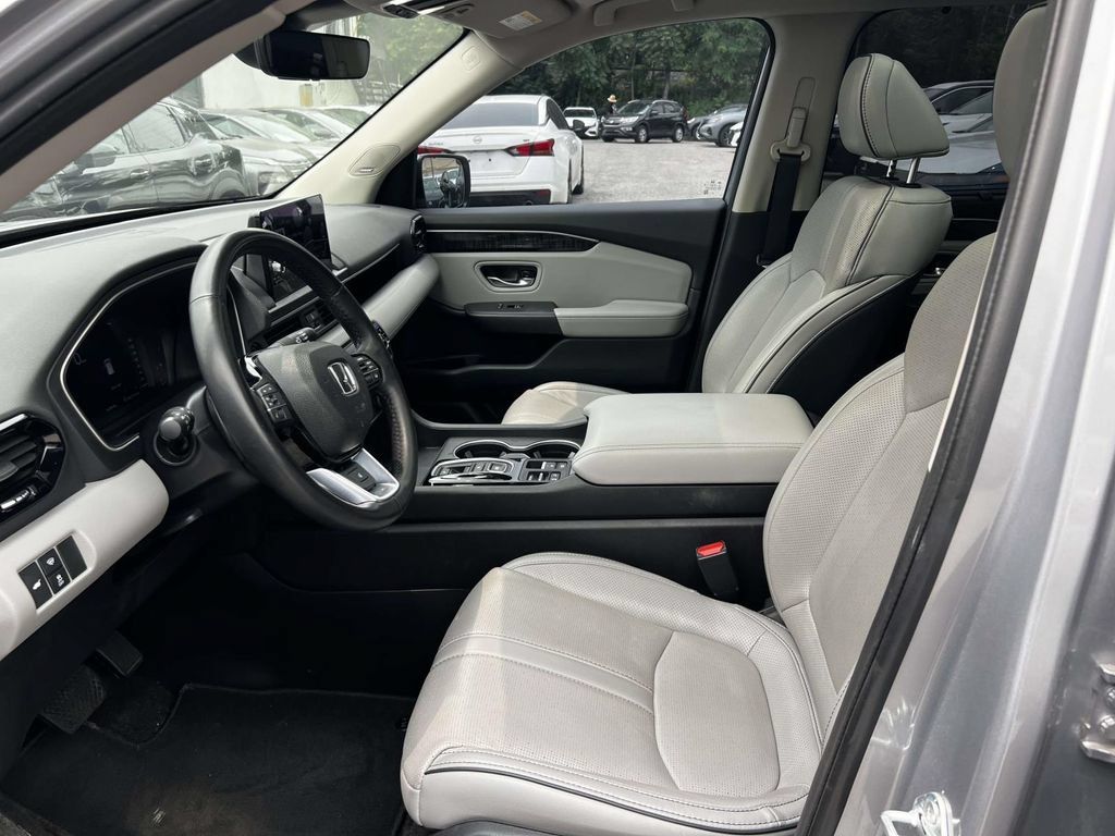 Used 2023 Honda Pilot Elite image 16