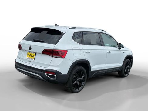Certified 2023 Volkswagen Taos SE w/ Black Wheel Package FWD image 5