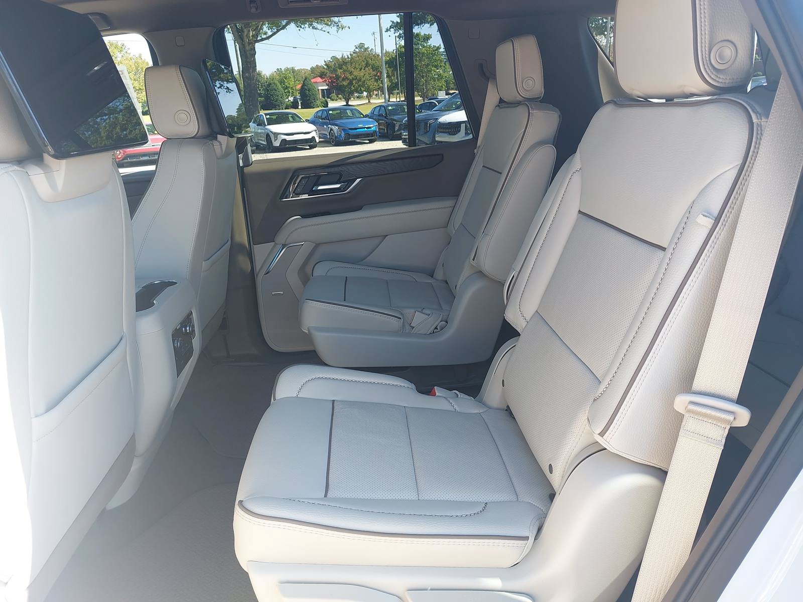 New 2027 GMC Yukon Denali w/ Denali Reserve Package AWD/4WD image 15