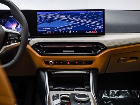 Used 2025 BMW 330i Sedan w/ Convenience Package image 15