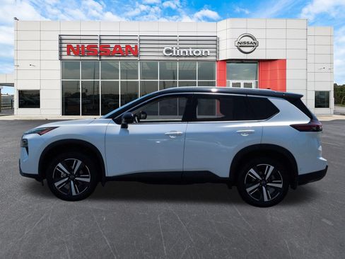Used 2025 Nissan Rogue SL w/ SL Premium Package AWD/4WD image 6