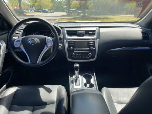 Used 2016 Nissan Altima 2.5 SL w/ Moonroof Package image 16