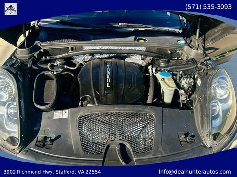 Used 2018 Porsche Macan AWD/4WD image 33