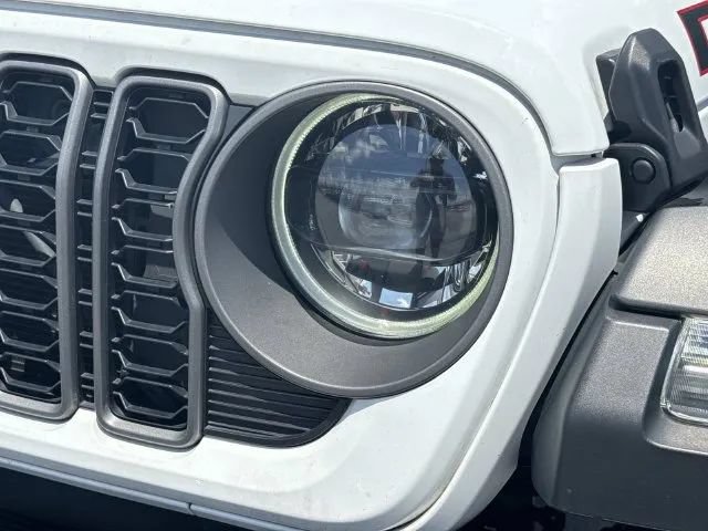 Used 2025 Jeep Wrangler Unlimited Rubicon AWD/4WD image 10