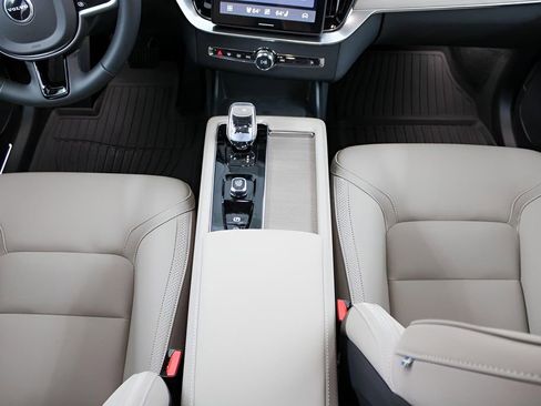 New 2026 Volvo XC90 B5 Plus w/ Protection Package Premier image 16